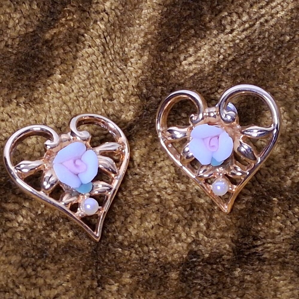 Vintage Earrings Pierced Gold Tone Heart Pink Rose Faux Pearl Love - Picture 7 of 12